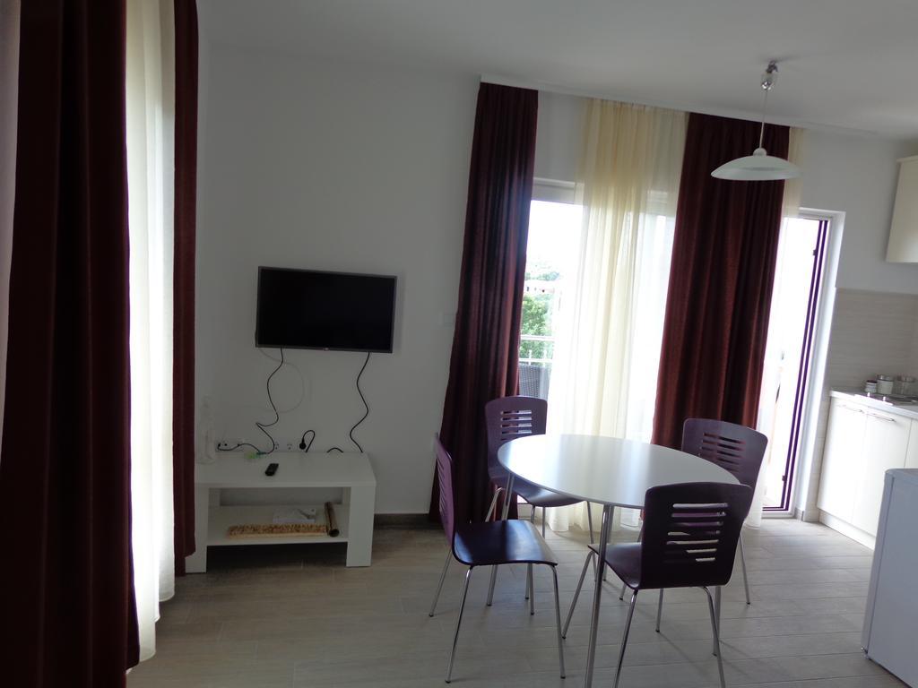 Villa Palas Apartments Rogoznica  Zimmer foto