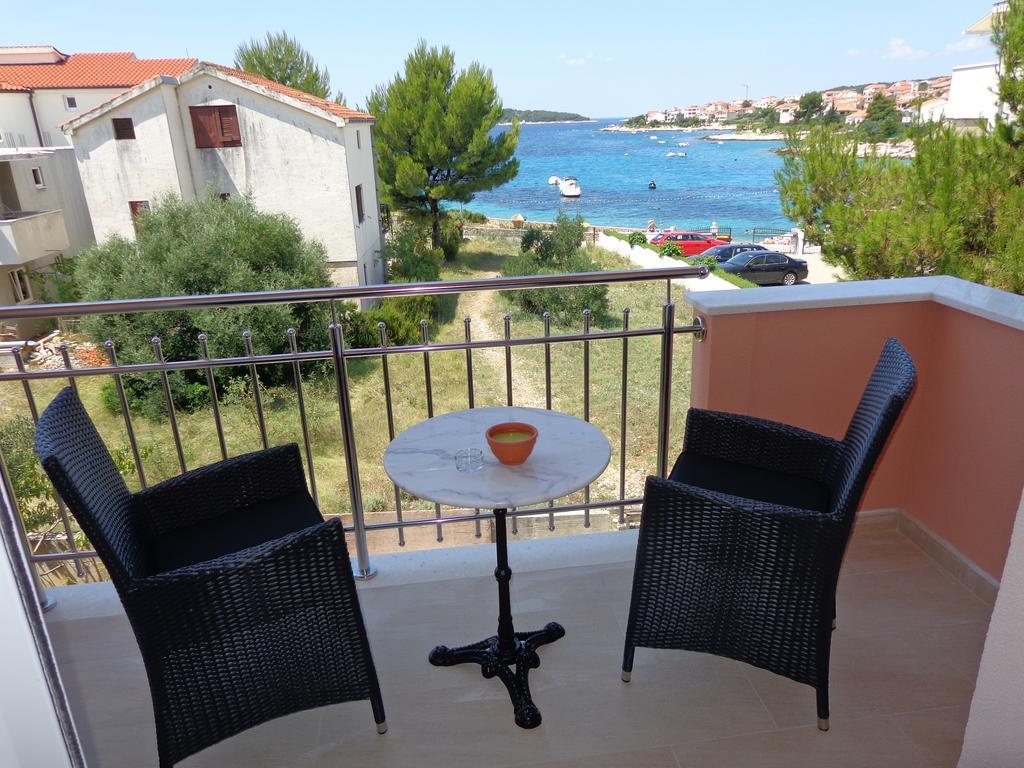 Villa Palas Apartments Rogoznica  Zimmer foto